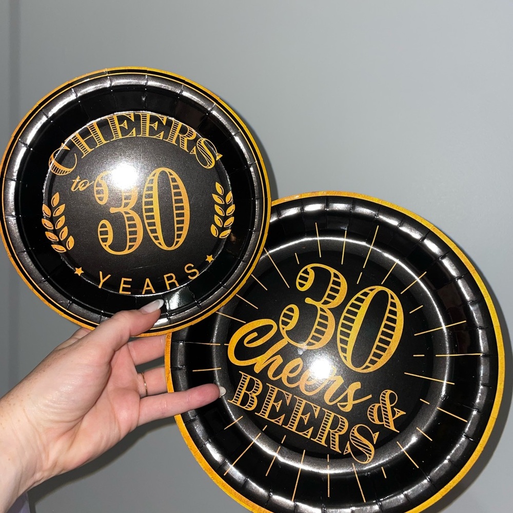 Cheers to 30 Years Black and Gold Party Plates & napkins